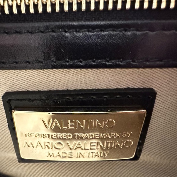 VALENTINO
Lena Lavoro Leather Shoulder Bag - Picture 9 of 9